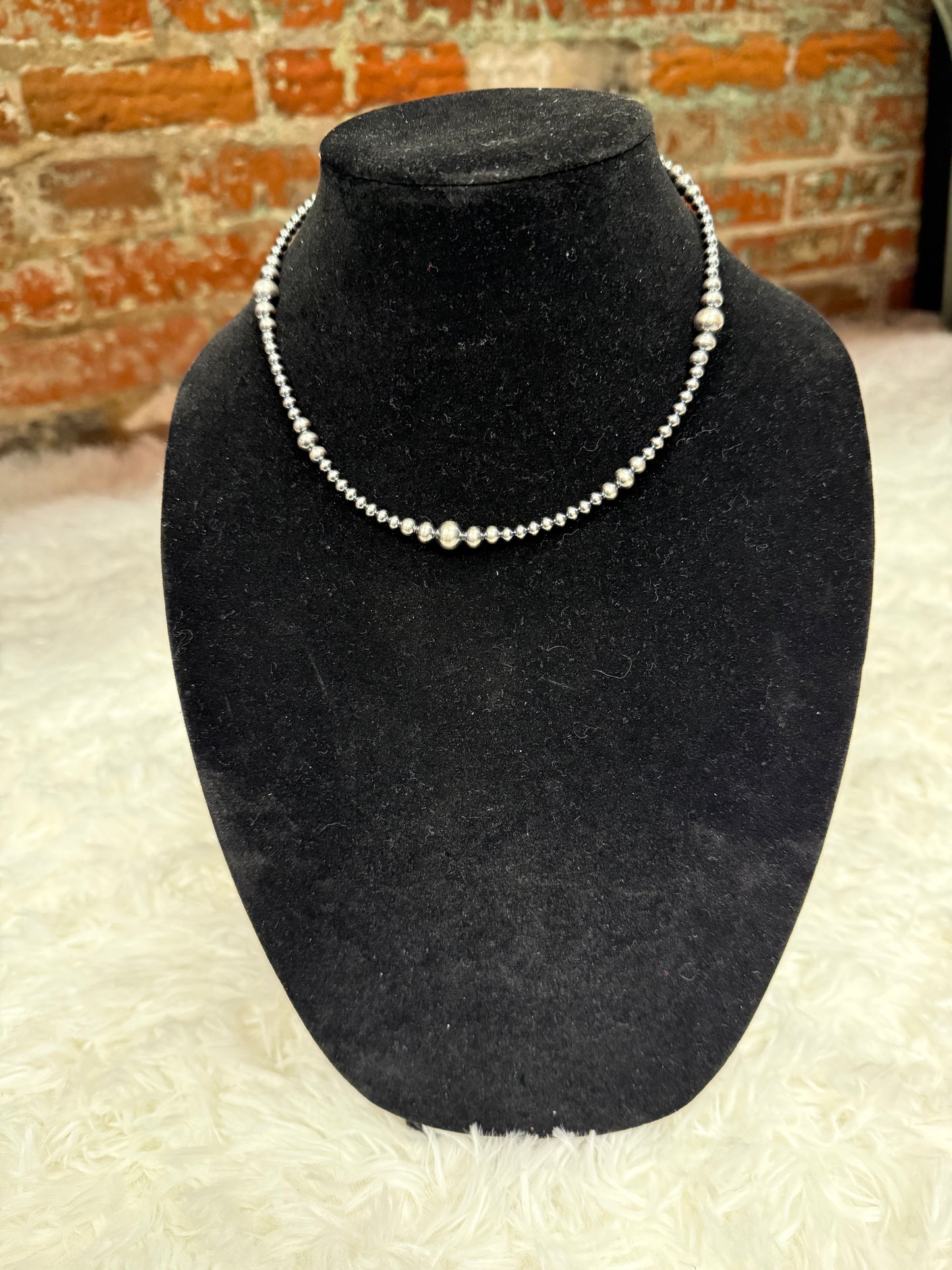 18 inch Graduated Sterling Silver Pearls necklace