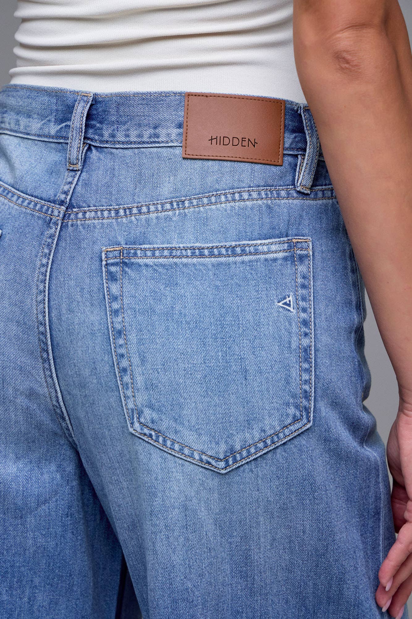 Hidden Medium Wash Clean Super Soft 33" Inseam Wide leg