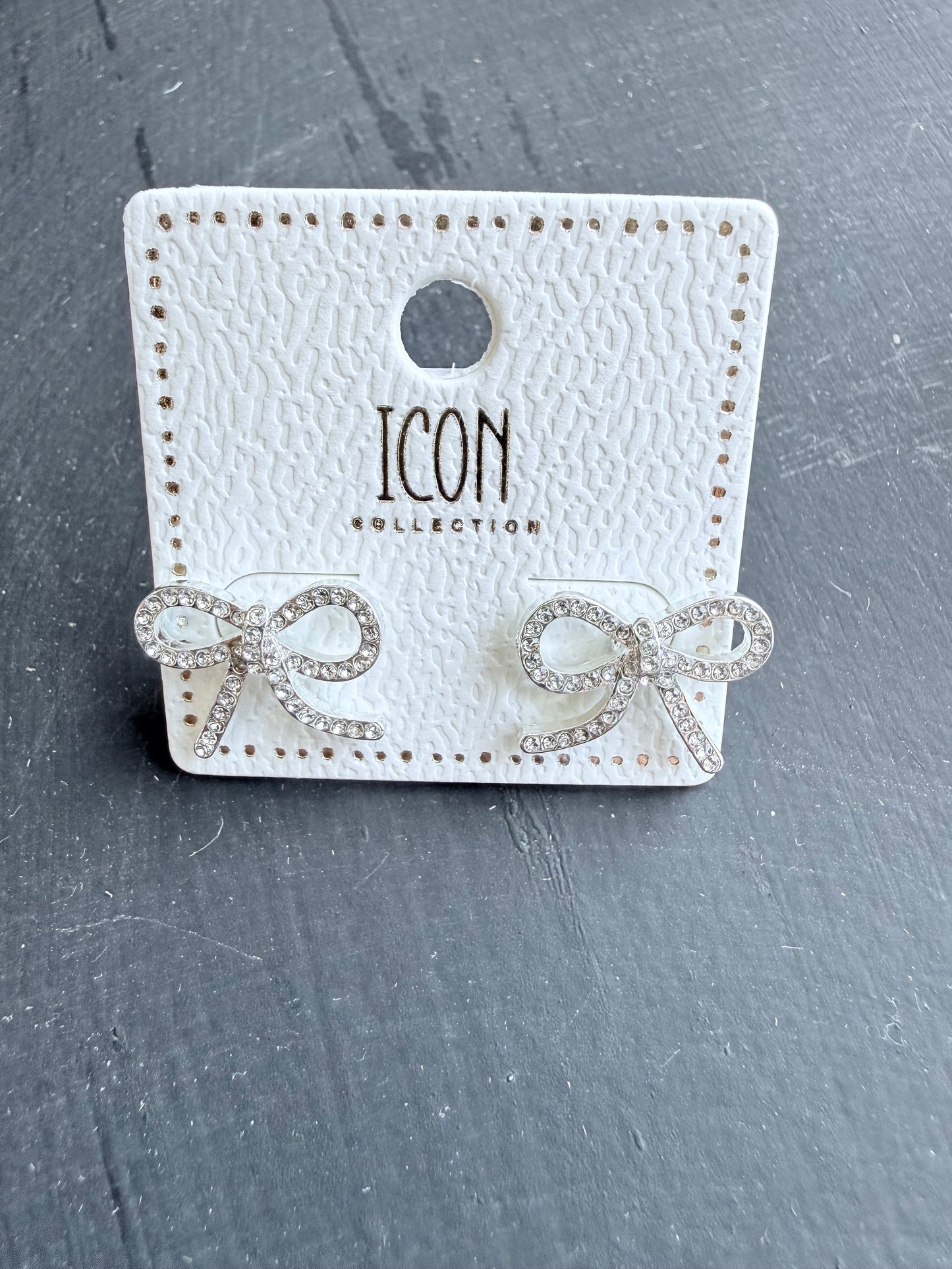 Sparkling Bow Earrings 🎀