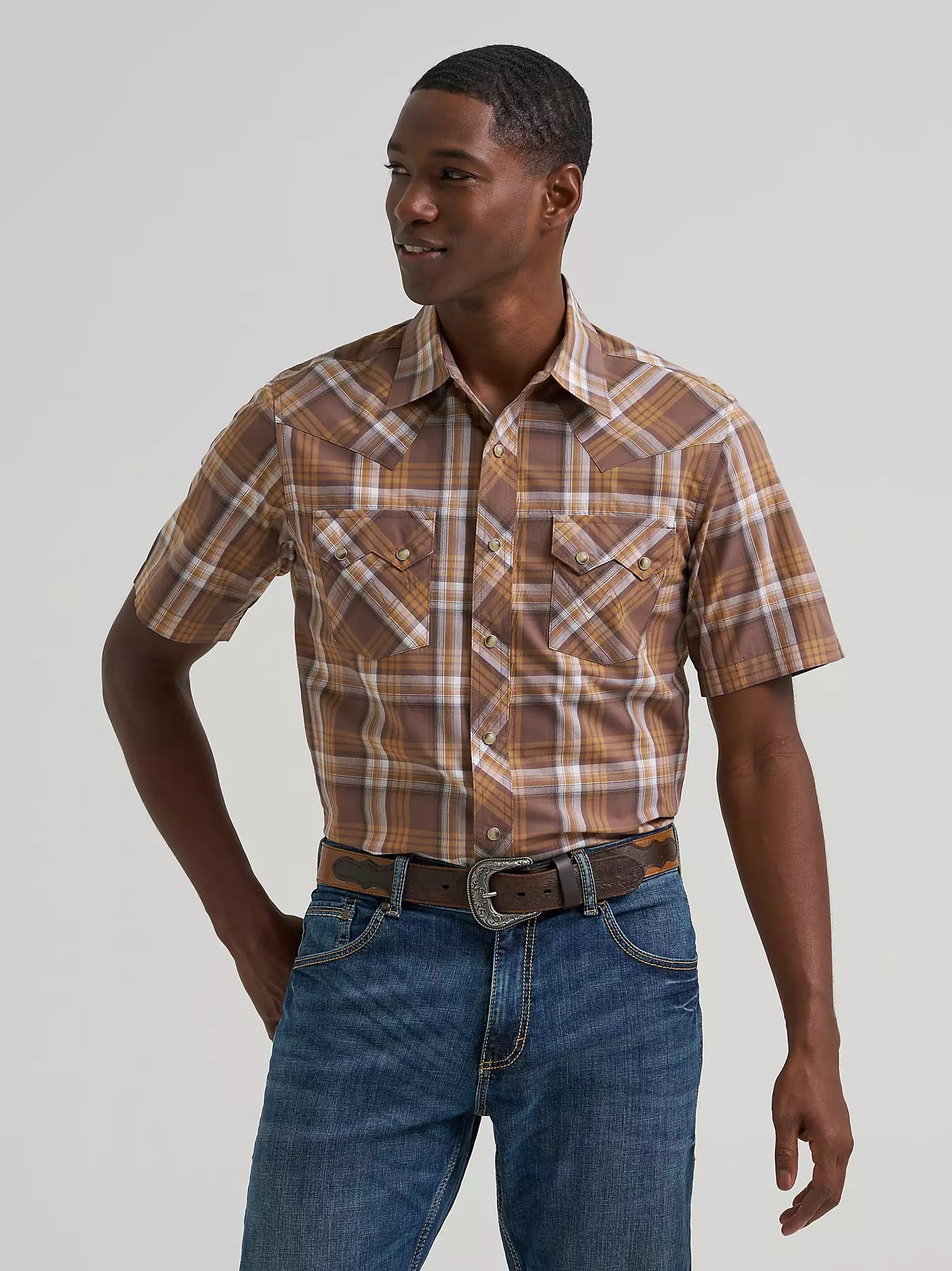 Men's Wrangler Retro® Short Sleeve Sawtooth Pocket Western Snap Shirt